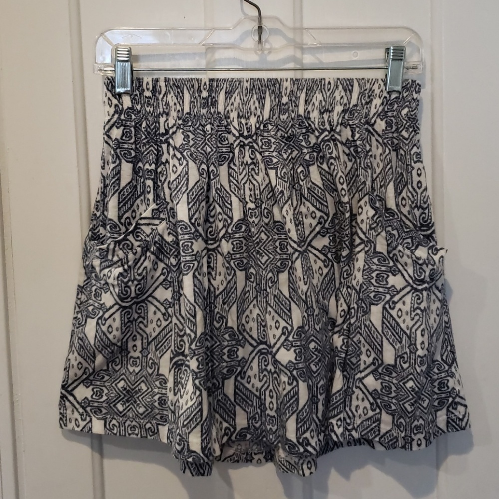 Skirt with pockets